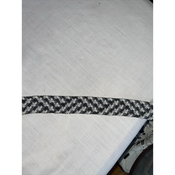 Under Armour Stretchy Belt Men’s Size 45” Gray White Fabric Adjustable Buckle - Picture 11 of 12